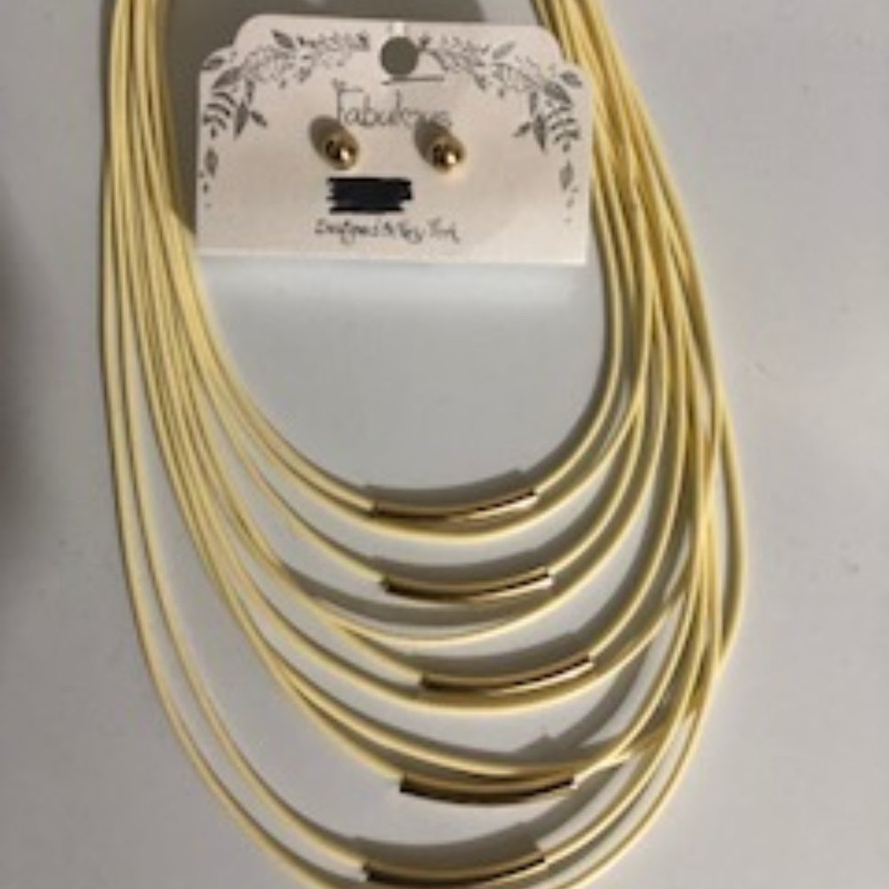 NECKLACE & EARRING SET NWT
